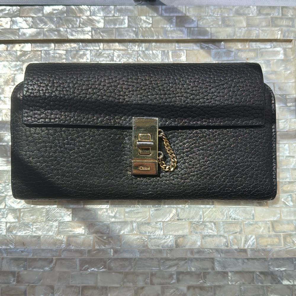 Chloe Drew Long wallet,authentic with serial number on the inside